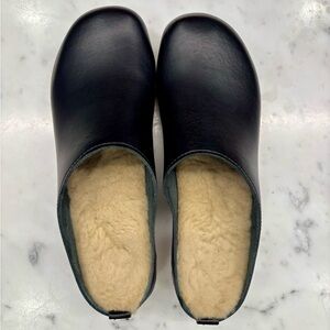 No.6 Reid Clog with Shearling on Flat Base in Jet Size 40